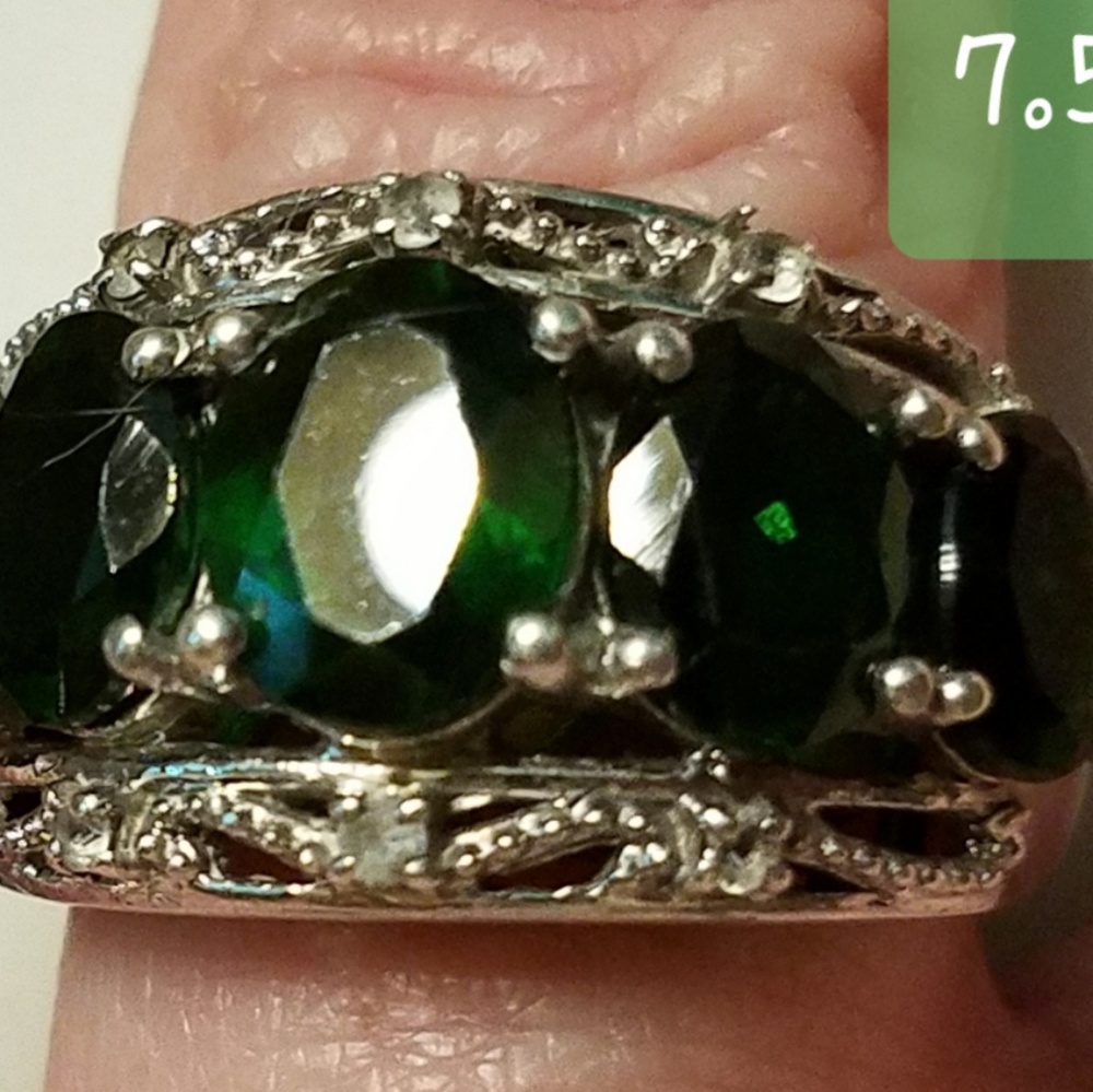 4ct Colombian Emerald sz 8
